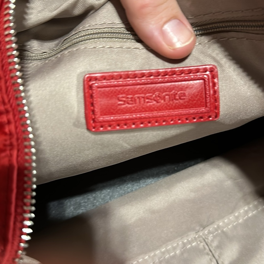 Samsonite Red suitcase. - Picture 5 of 8
